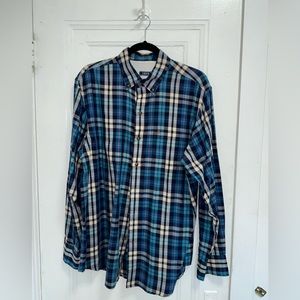 IZOD plaid button down long sleeve shirt